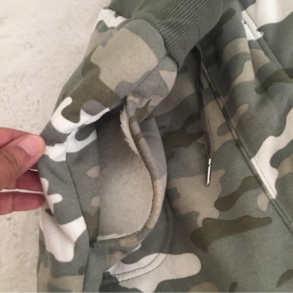 Camo Faux fur lined Joggers size XL - Picture 4 of 8